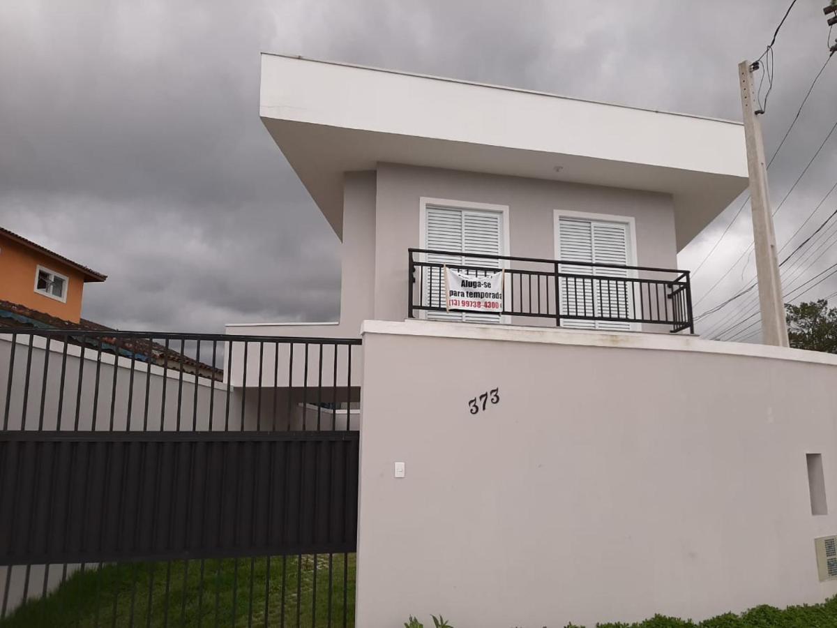 Sobrado frente ao SESC com WIFI 300MB, 2 vagas garagem, cozinha, moderno Bertioga Exterior foto